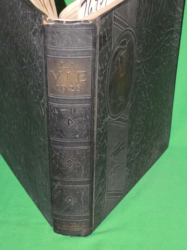 Berryhill, C. C.: La Vie  Annual Publication of the Junior College of the Pen...