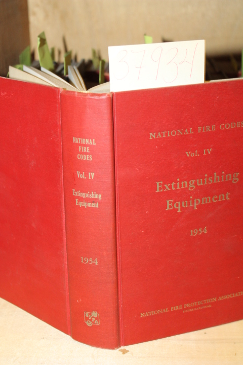 National Fire Protection Association: Volume 4 : Extinguishing Equipment Nati...