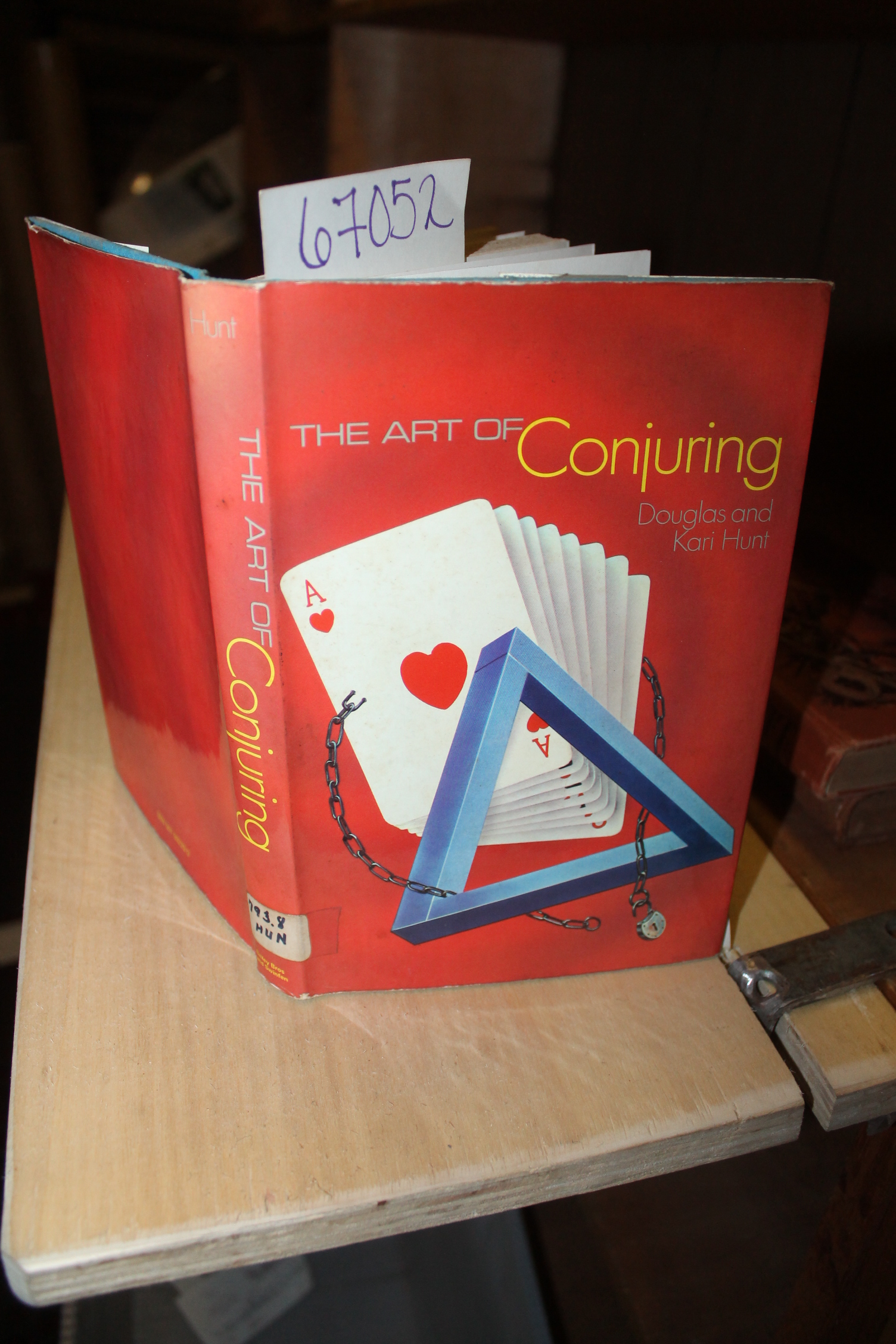 Hunt, Douglas & Kari: The Art of Conjuring