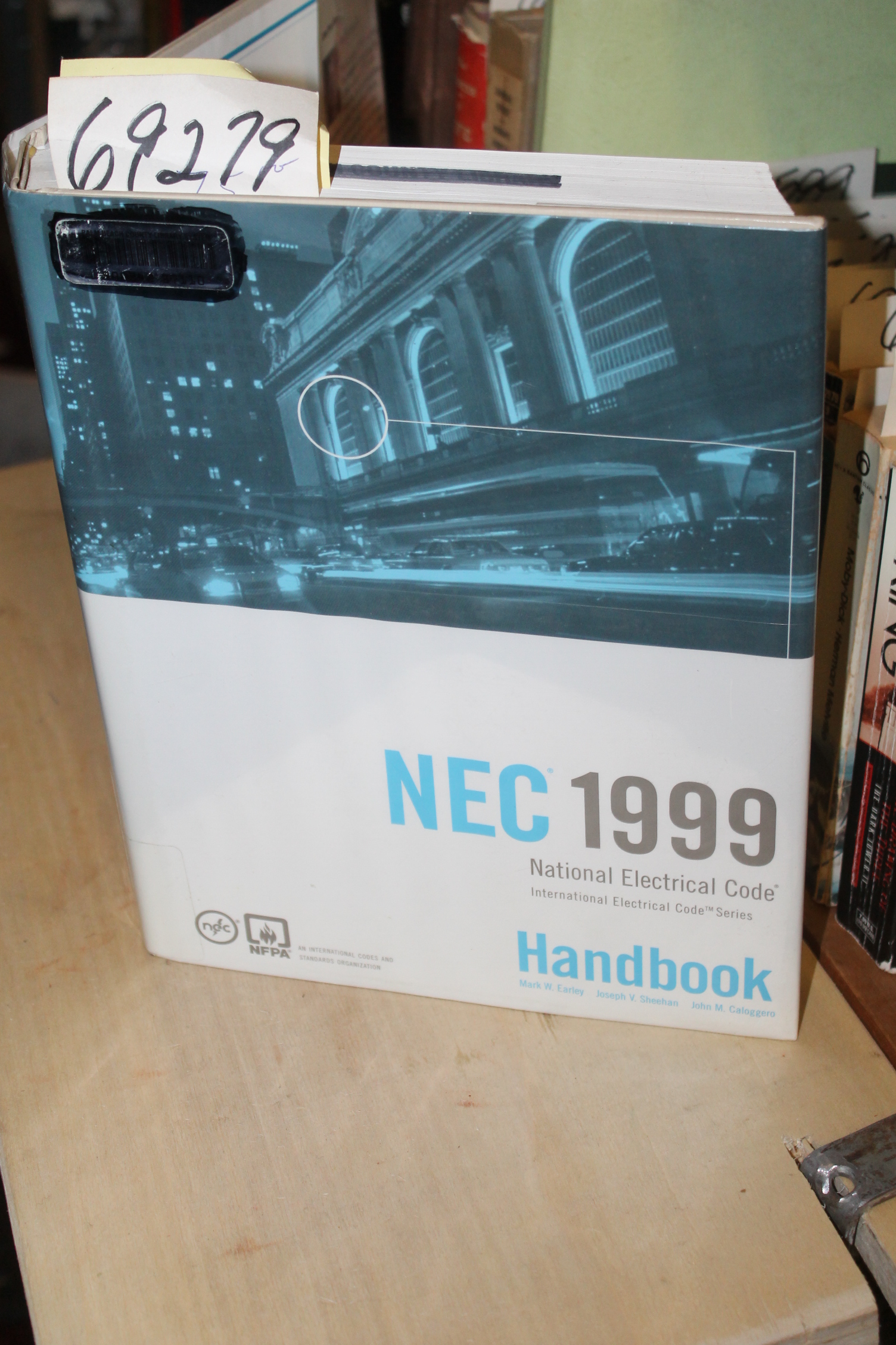 Earley, Mark W, Joseph V. Sheehan & ...: National Electical Code Handbook 8th...