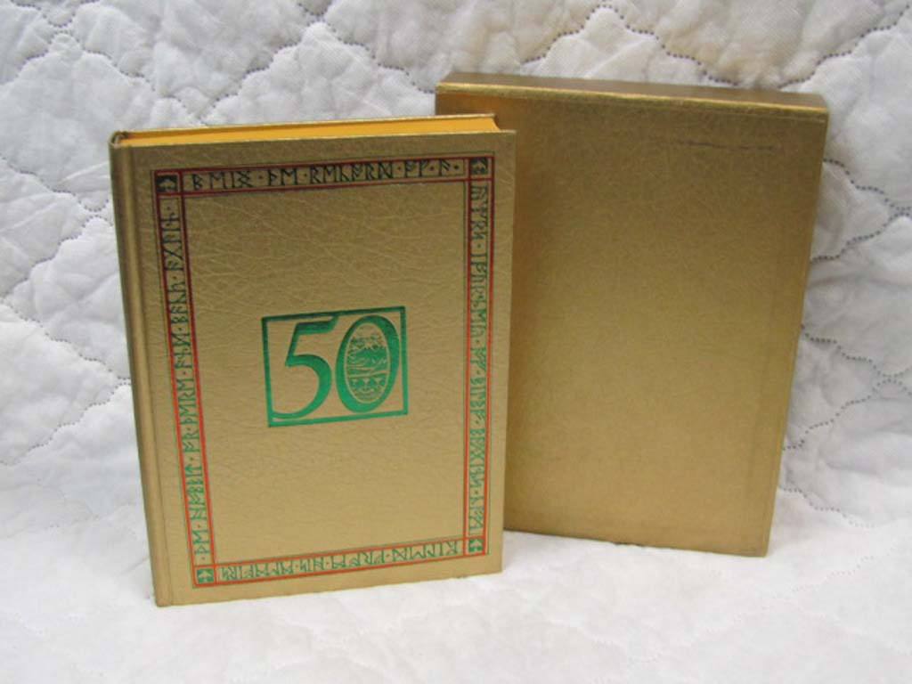 Tolkien,  J.R.R.: The Hobbit or There and Back Again paper gold slipcase