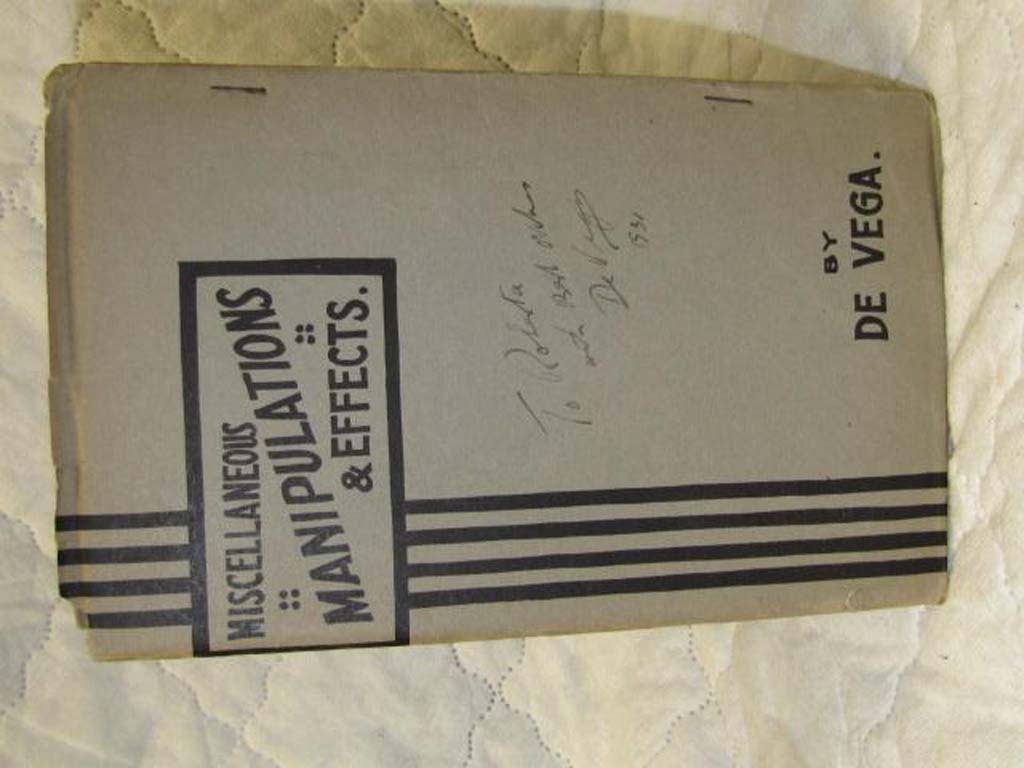 De Vega; signed by the author: Miscellaneous Manipulations & Effects (magic)