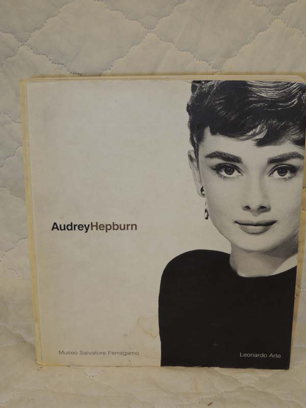 Ricci, Stefania, a cura di - Museo Salvat...: Audrey Hepburn  a woman, the style