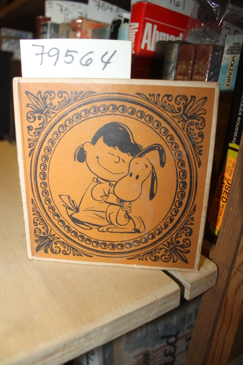 Schulz, Charles M.: HAPPINESS IS A WARM PUPPY