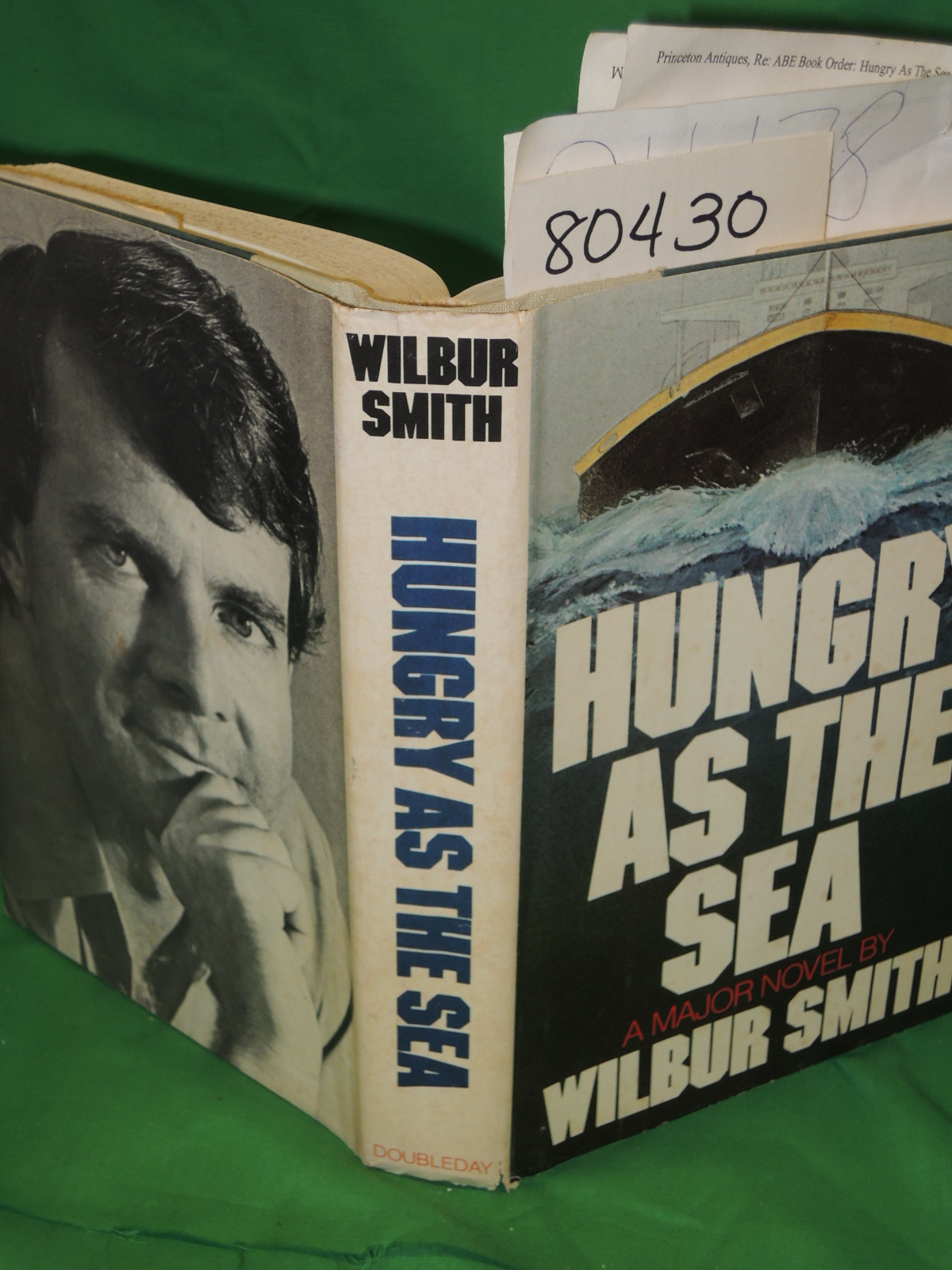 Smith, Wilbur: Hungry  as the Sea TATTERED DJ