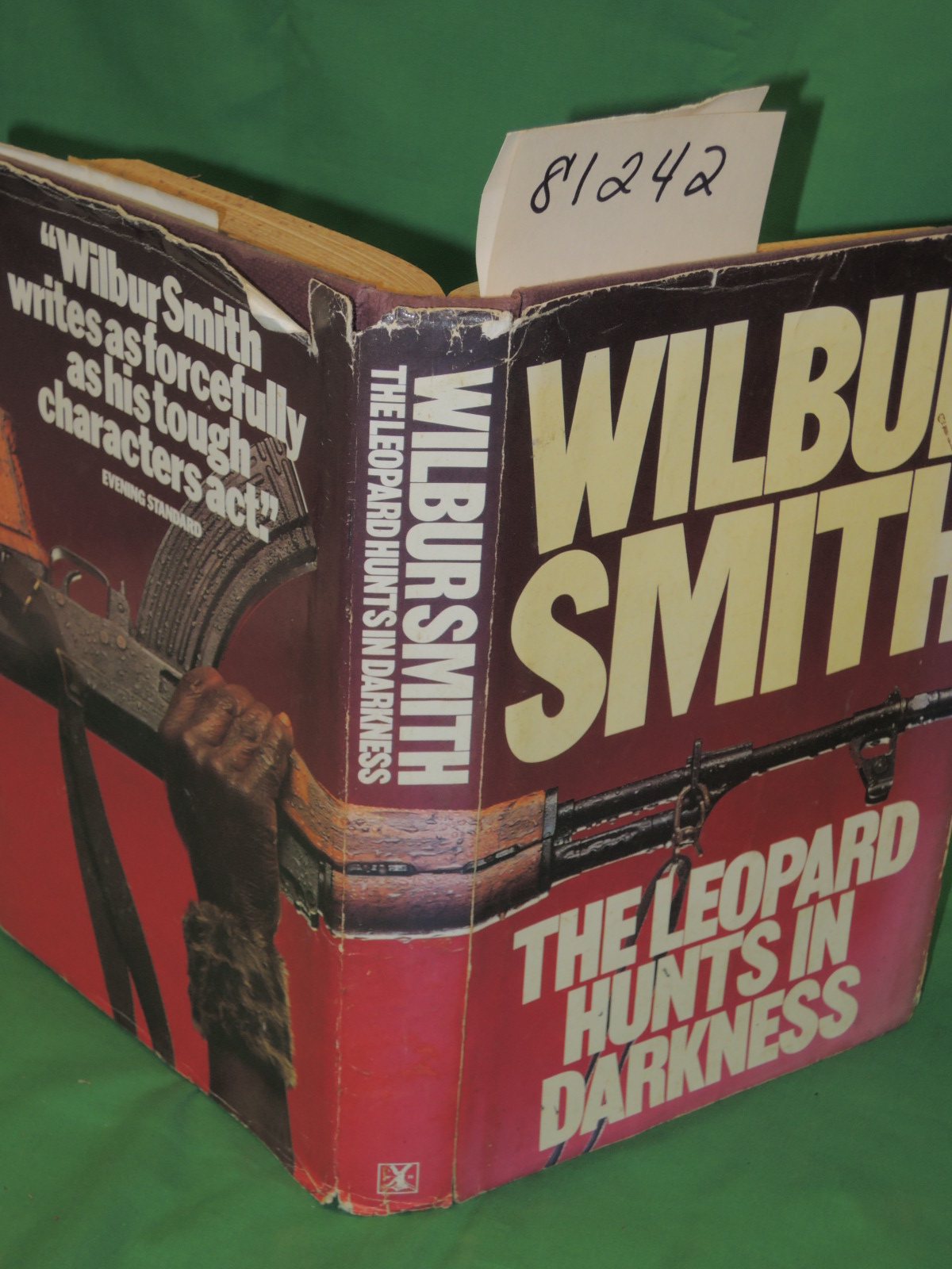 Smith, Wilbur: The Leopard Hunts in Darkness
