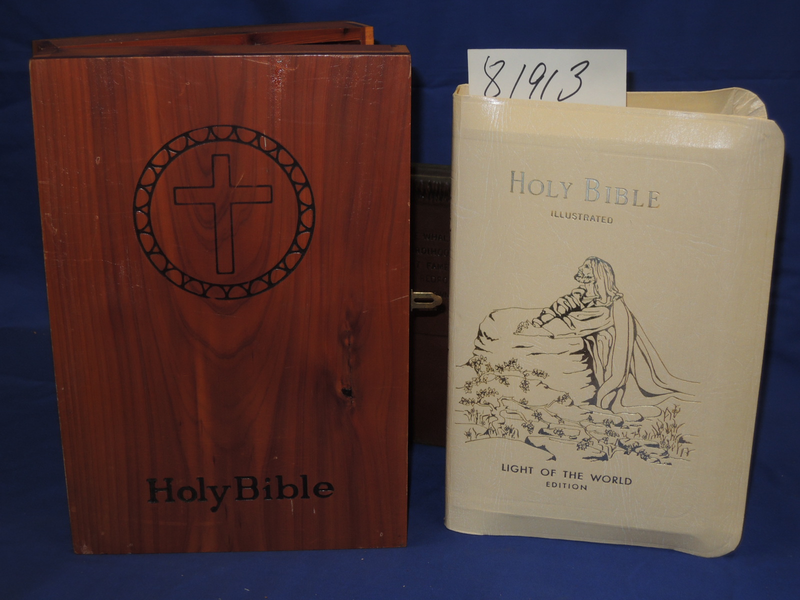 Holy BIble: Holy Bible containing the Old and New Testament in a Wooden Box
