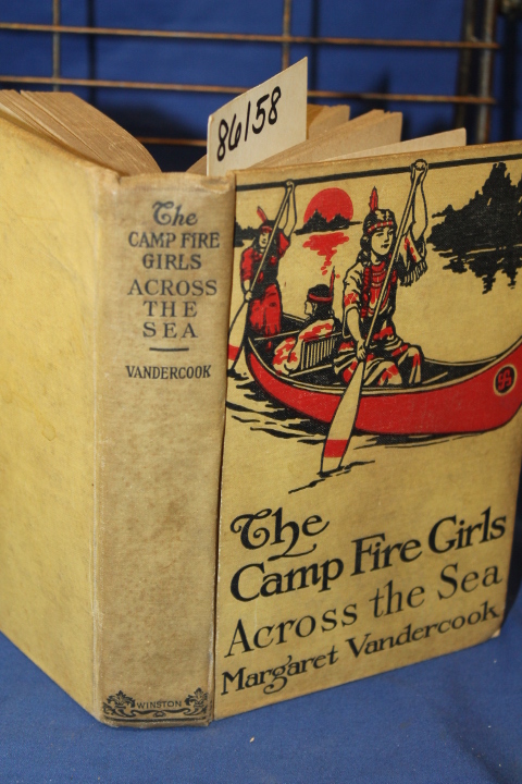 Vandercook, Margaret: The Camp Fire Girls Across the Sea