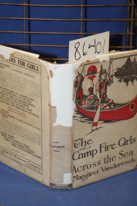 Vandercook, Margaret: The Camp Fire Girls ACROSS THE SEA DJ