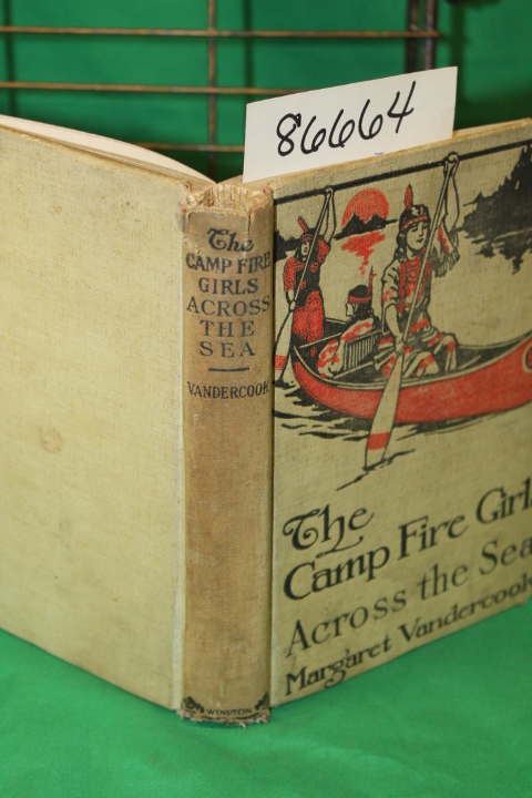 Vandercook, Margaret: The Camp Fire Girls Across the Sea