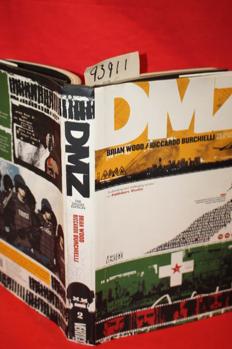 Wood, Brian: DMZ (Graphic Novel) Book Two Deluxe Edition