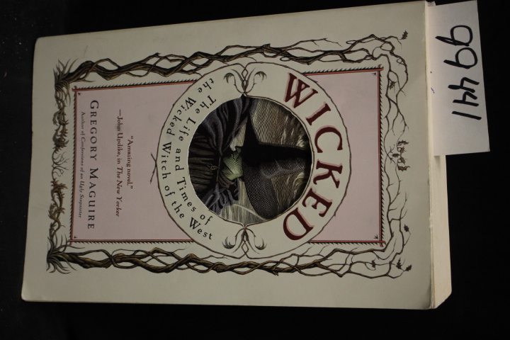 Maguire, Gregory: Wicked the Life and Times of the Wicked Witch of the West