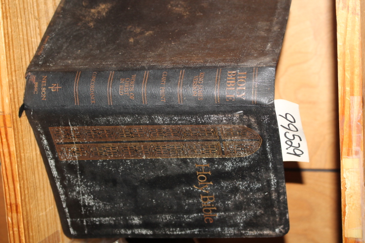 Thomas Nelson Publishers: The Holy Bible Conataining the Old and New Testamen...