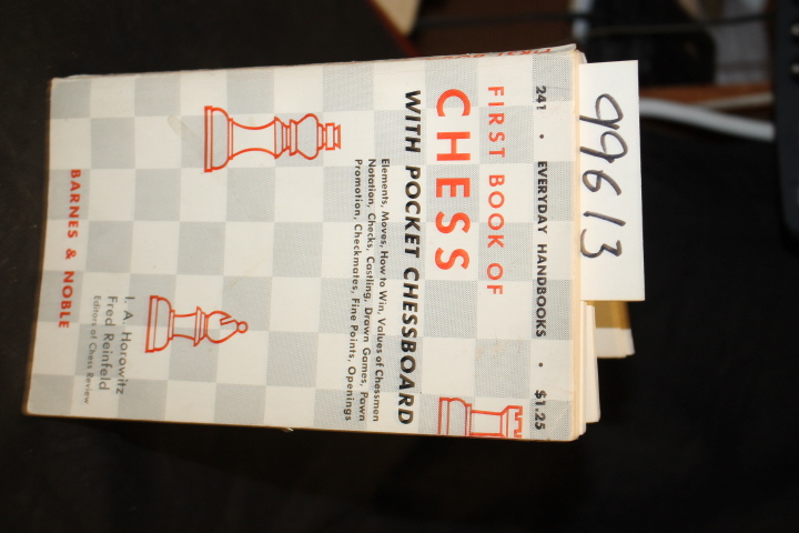 Horowitz, I. A.; Reinfeld, Fred: First Book of Chess with Pocket Chessboard