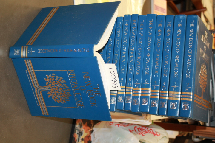 Grolier Incorporated: The New Book of Knowledge (20 volume set)