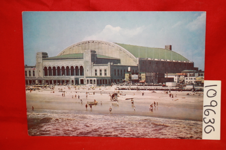 POSTCARD GIANT: PHOTOGRAPH OF ATLANTIC CITY CONVENTION HALL postcard